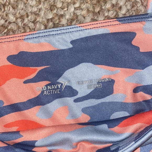 New Old Navy High-Rise Elevate Crop Legging Multi Color Camo Medium - Picture 2 of 2